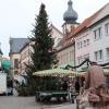 Der perfekte Baum steht auf dem Marktplatz in Marktheidenfeld.