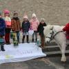 Leuchtende Augen beim Martinsumzug: v.l.n.r.

Tamino Heinrich, Frida Seybold, Max Graber, Lotta Graber, Emilia Benkert, Luis Kräml, Gabi Mitnacht als St. Martin mit Pony Liesl.