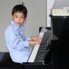 David Kratzmüller am Klavier in der Richard-Trunk-Musikschule.