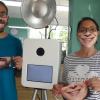 Keep smiling: Marc und Susanne Arndt bieten in Schwebheim "Lächelnde Masken" aus der Fotobox an.