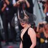 Hunderte Fans schrien bei Lady Gagas Ankunft ihren Namen.