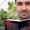 Neben dem Entwickeln und Erfinden von Spielen wagt sich der 39-jährige Mühlhäuser Stefan König nun auch unter die Buch-Autoren. Sein erstes Krimibuch mit dem Tiel "Roten Burg" ist ab sofort im Handel erhältlich. Zufällig lautet sein kompletter Name, Stefan E. König, wie der des amerikanischen Schriftstellers, Stephen E. King.