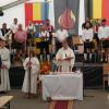 Pfarrer Thomas Amrehn und Lektorin Alexandra Göbel beim Festgottesdienst im Festzelt