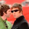 Die Brüder Noel (l) und Liam Gallagher kehren auf die Bühne zurück - und ihre Alben in die Charts.