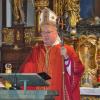 Weihbischof Rupert Graf zu Stolberg von der Erzdiözese München-Freising bei der Predigt zum Fest "Kreuzerhöhung" in der Klosterkirche am Kreuzberg in der Rhön.
