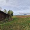 Auf den Feldern zwischen Einraffshof und Unterleichtersbach möchte Bayernwerk Natur einen großen Photovoltaikpark errichten. Hier der Blick von Einraffshof hinüber zum Dreistelzberg.