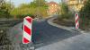 Der neue Gehweg ist nach zehn Tagen Bauzeit so weit fertiggestellt, dass er schon genutzt werden darf, auch wenn noch einige Restarbeiten anstehen. Damit wurde ein sicherer Übergang über die Bahngleise und an der viel befahrenen Frankenwinheimer Straße geschaffen.