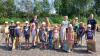 Die fleißigen Kinder und die Betreuerinnen waren bei bestem Wetter unterwegs.