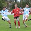 Kein Durchkommen: (von links) Philipp Glücker (Höchberg), Calvin Jankowski (Birkenfeld), Nico Mächtel (Höchberg) und Peter Schebler (Birkenfeld) kämpfen um den Ball.
