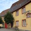 Künftig nicht mehr nur Museum, sondern auch eine Anlaufstelle für medizinische Dienstleistungen. Im Besprechungszimmer der ehemaligen Sozialstation will der Uffenheimer Allgemeinarzt Florian Derks künftig einfache medizinische Dienstleistungen anbieten.