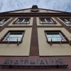 Vor dem Rathaus in Gemünden erwarteten zwei Polizisten und zwei Gerichtsvollzieherinnen den damals 53-Jährigen, als er zu einer Stadtratssitzung unterwegs war.