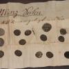 Die 19 Silbermünzen aus dem Jahr 1702.
