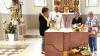 Diakon Kleinschnitz mit Rita Teske, Ingrid Graber und Irmtraud  Winkler vom Seniorenteam Euerfeld vor dem herbstlich gestalteten Altar.
