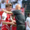 Marvin Pourie (links mit Ex-Kickers-Cheftrainer Ralf Santelli) wechselt von den Würzburger Kickers ablösefrei zum SV Meppen.