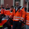 Die BRK-Motorradstreife ist mit neuer Führung wieder einsatzbereit. Hanns Strecker (zweiter von rechts) hat die Leitung an Oliver Henkel ( rechts) und Alfons Glöggler (links von ihm) übergeben.