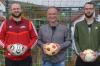 Das Torhüter-Gen liegt bei den Heinrichs in der Familie: Marcel (links) und Lukas (rechts) haben es von ihrem Vater Rolf (Mitte) geerbt. Am Montag werden die beiden Brüder im Derby TSV Ostheim gegen SG Hausen/Nordheim zu sportlichen Rivalen. Das Torhüter-Gen liegt bei den Heinrichs in der Familie: Marcel (links) und Lukas (rechts) haben es von ihrem Vater Rolf (Mitte) geerbt. Am Montag werden die beiden Brüder im Derby TSV Ostheim gegen SG Hausen/Nordheim zu sportlichen Rivalen.