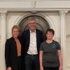 Kathleen Greubel (links), Bürgermeister Bernhard Weidner (Mitte) und Silvia Lorenz-Lamparter (rechts) bei der Ehrung im Rittersaal