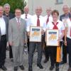 Bei der Serenade gratulierten (von links) Ex-Landesobmann Erich Eyßelein, Kirchengemeinde-Vertrauensmann Gunther Klatt und Dekan Ivo Huber den Geehrten Johannes Volkamer, Herbert Volkamer, Georg Deininger, Gerda Volkamer, Günter Ernst und Chorobfrau Sonja Schäfer. Bei der Serenade gratulierten (von links) Ex-Landesobmann Erich Eyßelein, Kirchengemeinde-Vertrauensmann Gunther Klatt und Dekan Ivo Huber den Geehrten Johannes Volkamer, Herbert Volkamer, Georg Deininger, Gerda Volkamer, Günter Ernst und Chorobfrau Sonja Schäfer.