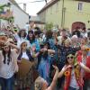 Gute Stimmung herrschte 2017 in Rödelsee, als die Rödelseer die Radio-Charivari-Wette gewannen und ihren Ort in ein" Little Woodstock" verwandelten. 