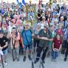 An der dritten Dettelbachwallfahrt der Pfarreiengemeinschaft "St. Franziskus am Steigerwald" beteiligten sich bei strahlendem Sonnenschein über70 Pilger. Das Gruppenfoto entstand nahe der Abtei in Münsterschwarzach. Foto: Lothar Riedel