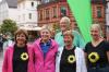 Dem Regen zum Trotz in bester Laune zeigte sich das Grünen-Team am Montag in Karlstadt (von links): Anja Baier (Direktkandidatin Landtag), Katharina Schulze (Spitzenkandidatin Landtag) , Gerhard Kraft (Kreisvorsitzender), Bärbel Imhof (Direktkandidatin Bezirkstag) und Angelika Rütz-Holst (Listenkandidatin Bezirkstag).