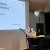 Polizeioberkommissarin Kerstin Maier zu Beginn ihres Vortrages zu „Dein Smartphone – Deine Entscheidung“.