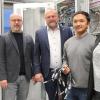 Die Suche nach Auszubildenden wird auch für das Landratsamt Würzburg herausfordernder. Durch die Zusammenarbeit mit einer Organisation bekam das Team der Informationstechnologie und Digitalisierung Unterstützung von Prajwol Tamang aus Nepal, von links: Mike Mancik, Leiter des Fachbereichs der Informationstechnologie und Digitalisierung, Landrat Thomas Eberth, Auszubildender Prajwol Tamang und Ausbildungsleiterin Anna-Lena Rushiti. Die Suche nach Auszubildenden wird auch für das Landratsamt Würzburg herausfordernder. Durch die Zusammenarbeit mit einer Organisation bekam das Team der Informationstechnologie und Digitalisierung Unterstützung von Prajwol Tamang aus Nepal, von links: Mike Mancik, Leiter des Fachbereichs der Informationstechnologie und Digitalisierung, Landrat Thomas Eberth, Auszubildender Prajwol Tamang und Ausbildungsleiterin Anna-Lena Rushiti.