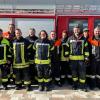 Auf dem Foto links außen Kreisbrandmeister Ralf Scheuring, rechts außen Lehrgangsleiter Martin Schäfer und Kreisbrandmeister Ralf Kirchner sowie alle Lehrgangsteilnehmer.