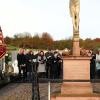 Der Chor des MGV Frohsinn ehrt mit einem Liedbeitrag die Verstorbenen des Vereins im Äußeren Friedhof.