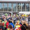 Bereits am 23. und 24. November wurde das Würzburger Uniklinikum bestreikt. Rund 800 Beschäftigte beteiligten sich am Ausstand und kamen zur Kundgebung der Gewerkschaft Verdi vor dem Hauptbahnhof.