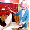 Gerti Köberlein lebte einige Zeit in Irland. Dort lernte sie, Schafwolle zu spinnen. Die auf diese Weise entstandene Strickdecke zeigte sie bei der Hobby-Ausstellung in der Miravilla.