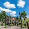 Viel erleben können Familien auf dem Hexenpfad, unter anderem auf einem Naturspielplatz.
