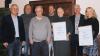Eingekreist von Thomas Rank (links), Oliver Rank (2. v. rechts) und Jutta Rank stehen die Jubilare und angehenden Jung-Rentner der Firma Rank: Jörg Mantel, Heinz Kiesl, Matthias Ehrmann und Monika Schumann.