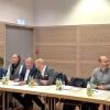 Sie standen bei der Info-Veranstaltung für Fragen zur Verfügung (v.l.n.r.): Bürgermeister Jürgen Götz, aus dem Landratsamt Würzburg Yvonne Bolinski-Pfeiffer (Integrationslotsin Servicestelle Ehrenamt), Harald Brandt (Betreuung der Notunterkünfte im Landkreis), Landrat Thomas Eberth, Fabian Hollmann (Leiter Geschäftsbereich Arbeit und Soziale Angelegenheiten). Aus dem Veitshöchheimer Rathaus: Geschäftsleiter Sebastian Öhrlein, Martina Edelmann (Koordinatorin für ehrenamtliche Hilfsangebote) und Martin Markert (Amt für Öffentliche Ordnung und Soziales). Sie standen bei der Info-Veranstaltung für Fragen zur Verfügung (v.l.n.r.): Bürgermeister Jürgen Götz, aus dem Landratsamt Würzburg Yvonne Bolinski-Pfeiffer (Integrationslotsin Servicestelle Ehrenamt), Harald Brandt (Betreuung der Notunterkünfte im Landkreis), Landrat Thomas Eberth, Fabian Hollmann (Leiter Geschäftsbereich Arbeit und Soziale Angelegenheiten). Aus dem Veitshöchheimer Rathaus: Geschäftsleiter Sebastian Öhrlein, Martina Edelmann (Koordinatorin für ehrenamtliche Hilfsangebote) und Martin Markert (Amt für Öffentliche Ordnung und Soziales).