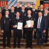 Das Ehrenkreuz in Silber vom Landes Feuerwehrverband erhielten Stefan Müller und Wolfgang Kemmer . v.l. Bürgermeister Heiko Menig, Ehrenvorstand Stefan Müller, Ehrenmitglied Wolfgang Kemmer, Landrat Thomas Ebert. 2. Reihe KBI René Herbert, 3. Kommandant Sebastian Reinhart, 2. Kommandant, KBR Michael Reitzenstein. 3. Reihe  2. Vorsitzender Lothar Müller, KBM Stefan Schmidberger, 1. Vorsitzender Julian Hill, 1. Kommandant Holger PfeufferGerd Kemmer