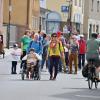 Fahrräder und Fußgänger beherrschten die Straße. Fahrräder und Fußgänger beherrschten die Straße.