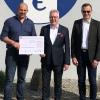 Bei der Übergabe des Spendenschecks freuten sich (von links): Sportleiter Thorsten Walter, Vorstand Christian Sandrock, Gebietsdirektor Peter Schmitt, Abteilungsleiter Firmenkunden Christian Schalling und Sachgebietsleiter Finanzen Klaus Möhres.
