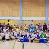 Die beteiligten sechs Grundschulhandballmannschaften mit ihren Betreuerinnen aus dem Landkreis Kitzingen.