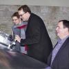 Einblick genommen: Über die mittelständische Rother Bräu informierte sich am Freitag SPD-Fraktionschef Markus Rinderspacher (Mitte) zusammen mit Landtagskollegin Sabine Dittmar. Technischer Leiter Tobias Weydringer (rechts) stellte die Produktion im Familienbetrieb vor.