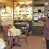 Ein Blick für das Fotoarchiv: Ab Montag wird der Innenraum des Café Schrödl umgebaut. Inhaberin Angelika Schrödl bittet die Gäste um einen Monat Geduld.