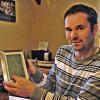 Gut organisiert: Der Wetterexperte Andreas Krummer aus Harrbach notiert alle außergewöhnlichen Wettererscheinungen. Mit einer Wetterstation und Büchern ist er gut ausgestattet.