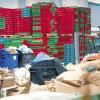 Der Betrieb ruht: Müllsäcke, Kartons und Kunststoffbehälter lagen vergangene Woche in Neufahrn auf dem Betriebsgelände des Backwarenherstellers Müller-Brot. Seit Herbst 2010 musste die Bäckerei sechsmal ungenießbare Ware vernichten, wie das Landratsamt Freising mitteilte.