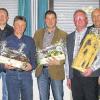 Neuer Chef und Geschenke zum Abschied: Der Vorstand der Jagdgenossenschaft Heustreu (von links) Kassier Heinz Balling, Jagdvorstand Marco Schneider, Hubert Jahrsdörfer, stellvertretender Jagdvorstand Christian Hahn, Manfred Schneider, Schriftführer Rainer Greb und Bürgermeister Walter Weber.