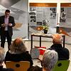 Bürgermeister Roman Menth eröffnet die Ausstellung.