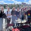 Jugendchor Teenies vor der Karlsbrücke in Prag.