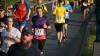 Um die 1500 Läuferinnen und Läufer nehmen am Donnerstag (13.06.24) am sogenannten WUE2RUN Firmenlauf in Würzburg teil. Bei Abendsonne und milden Temperaturen passieren die Teilnehmer gegen 20 Uhr den Oberen Mainkai.
