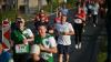 Um die 1500 Läuferinnen und Läufer nehmen am Donnerstag (13.06.24) am sogenannten WUE2RUN Firmenlauf in Würzburg teil. Bei Abendsonne und milden Temperaturen passieren die Teilnehmer gegen 20 Uhr den Oberen Mainkai.