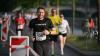 Um die 1500 Läuferinnen und Läufer nehmen am Donnerstag (13.06.24) am sogenannten WUE2RUN Firmenlauf in Würzburg teil. Bei Abendsonne und milden Temperaturen passieren die Teilnehmer gegen 20 Uhr den Oberen Mainkai.