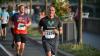 Um die 1500 Läuferinnen und Läufer nehmen am Donnerstag (13.06.24) am sogenannten WUE2RUN Firmenlauf in Würzburg teil. Bei Abendsonne und milden Temperaturen passieren die Teilnehmer gegen 20 Uhr den Oberen Mainkai.