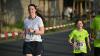 Um die 1500 Läuferinnen und Läufer nehmen am Donnerstag (13.06.24) am sogenannten WUE2RUN Firmenlauf in Würzburg teil. Bei Abendsonne und milden Temperaturen passieren die Teilnehmer gegen 20 Uhr den Oberen Mainkai.